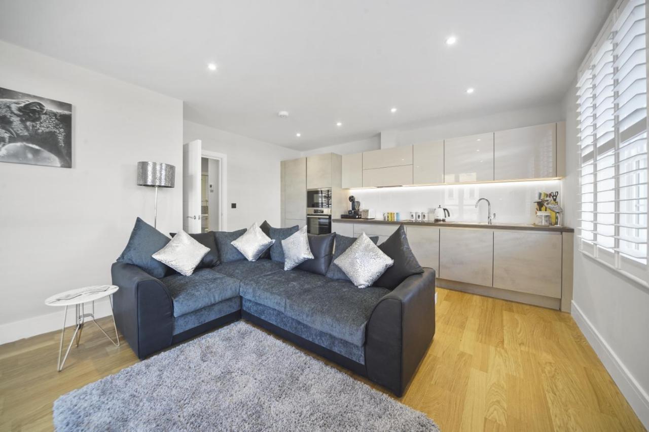 Appartamento Flat 1 Bridge House Staines-upon-Thames Esterno foto