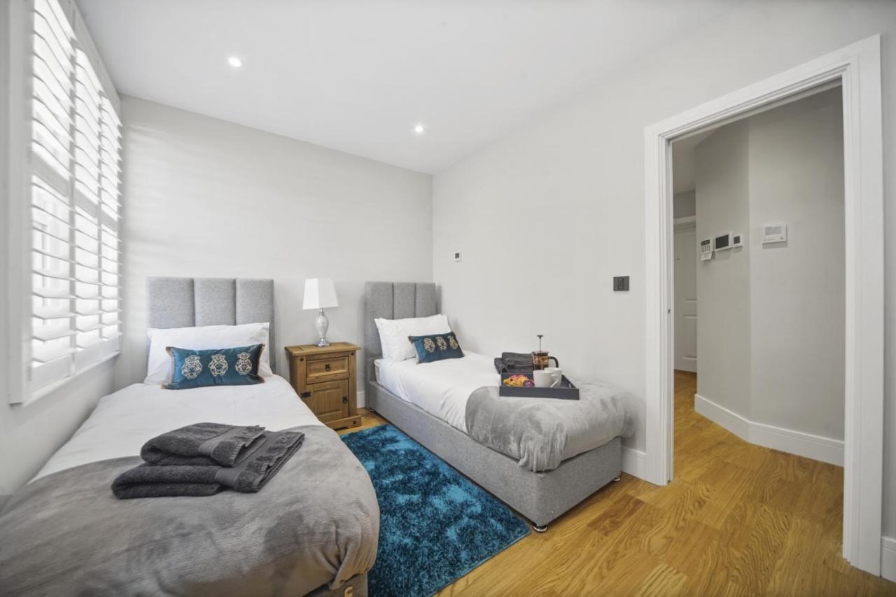 Appartamento Flat 1 Bridge House Staines-upon-Thames Esterno foto