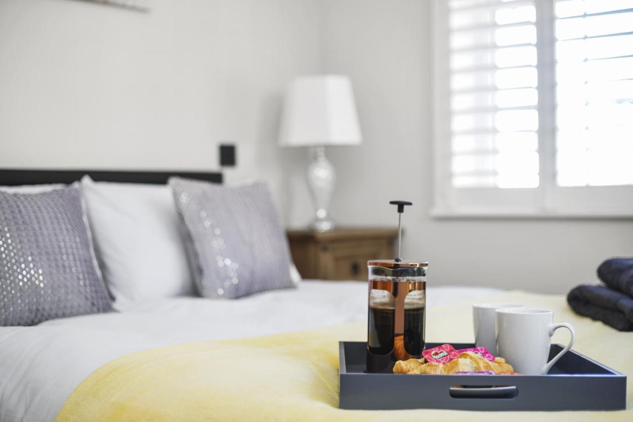Appartamento Flat 1 Bridge House Staines-upon-Thames Esterno foto