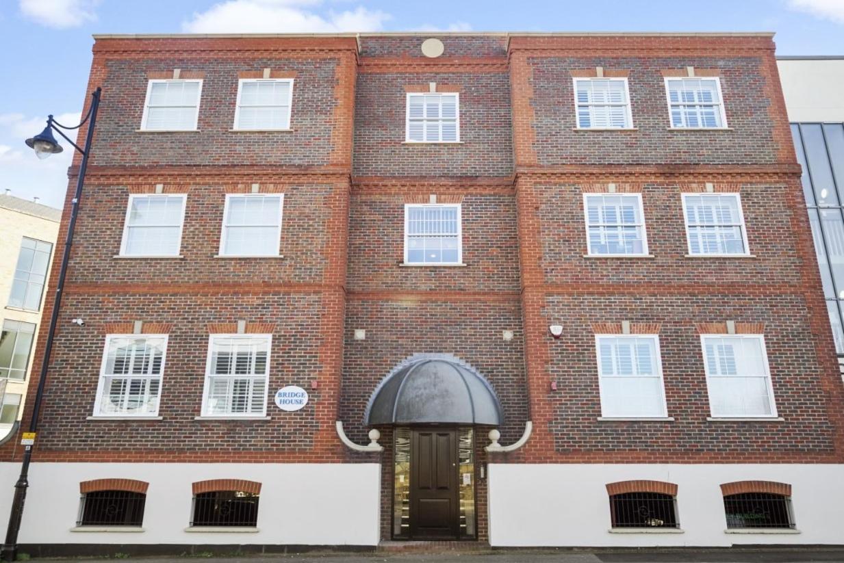 Appartamento Flat 1 Bridge House Staines-upon-Thames Esterno foto